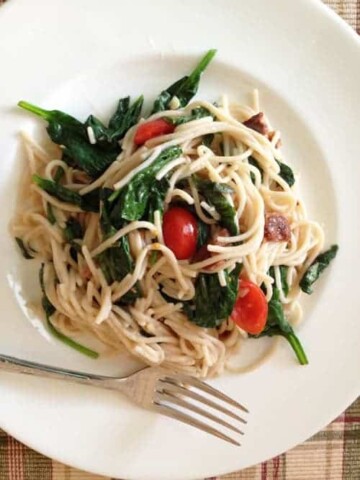 Gluten-free BLT pasta on a white plate.