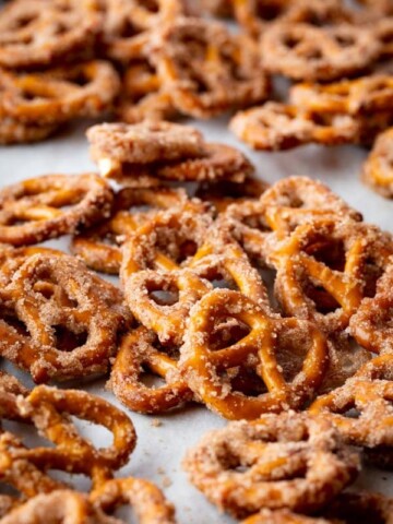 Small pretzel twists coated with cinnamon and sugar.